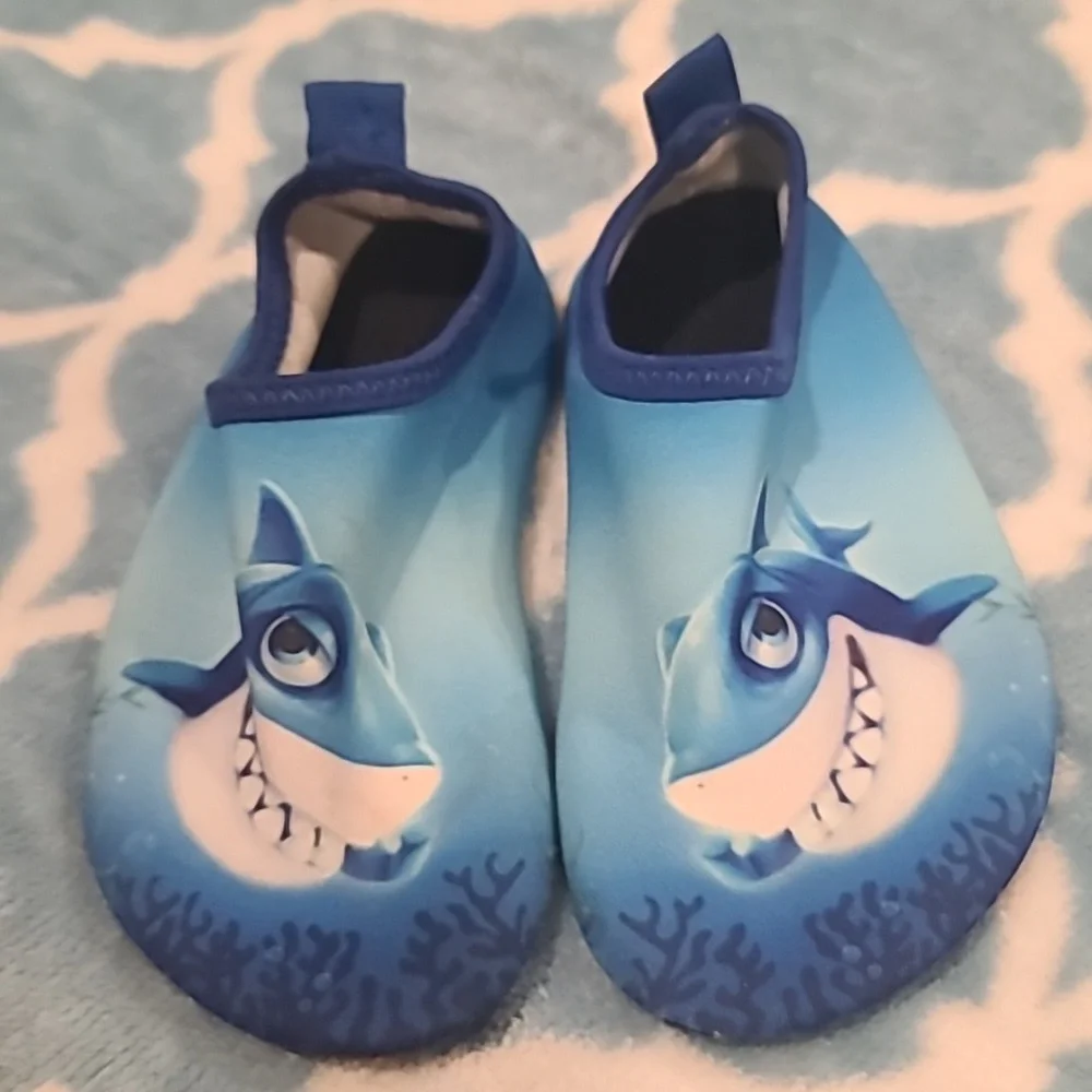 ❤️10/$13 Kids water shoes